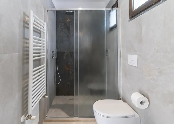 מלון Cristina 3*