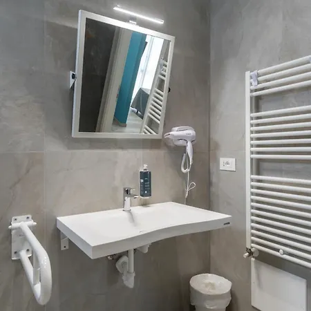 Отель Cristina 3*